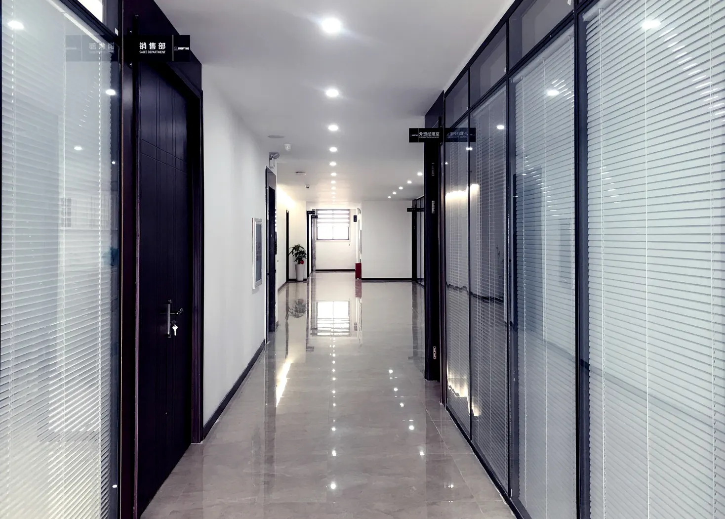 Kengine office corridor