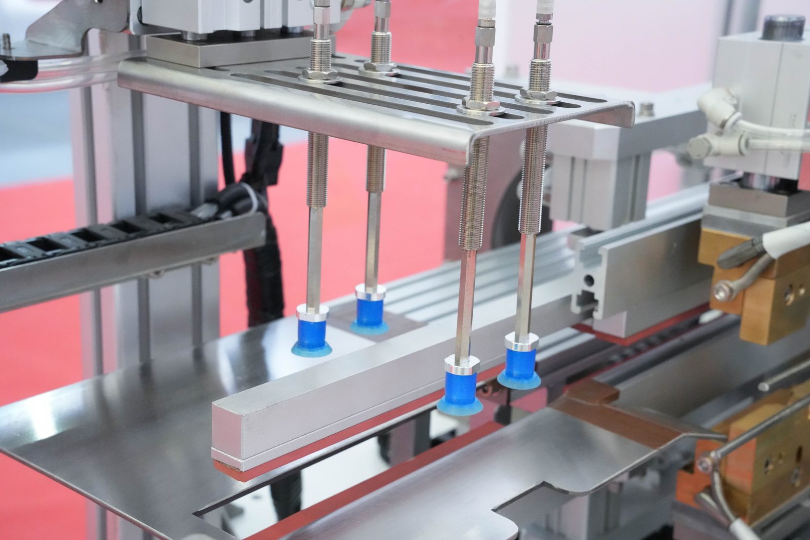 Vacuum suction cup pouch handling