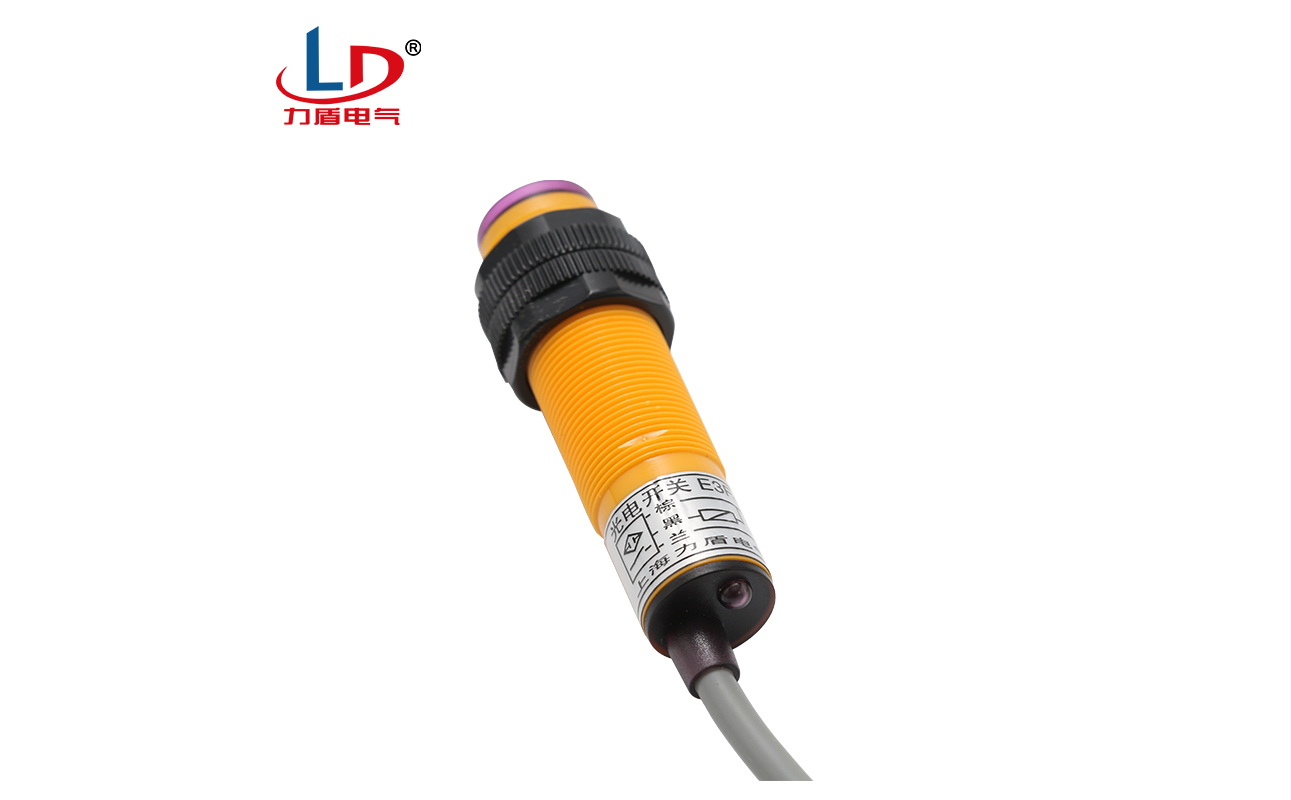 E3F-DS10C4 光电传感器