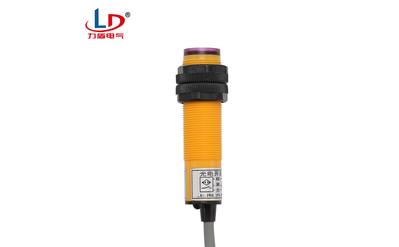 E3F-DS10B4 光电传感器