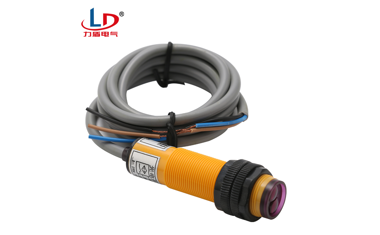 E3F-DS10B4 光电传感器