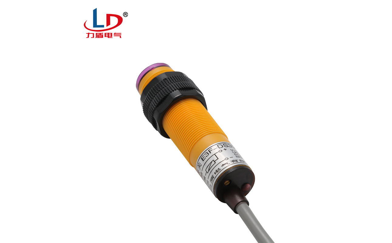 E3F-DS30C4 光电传感器