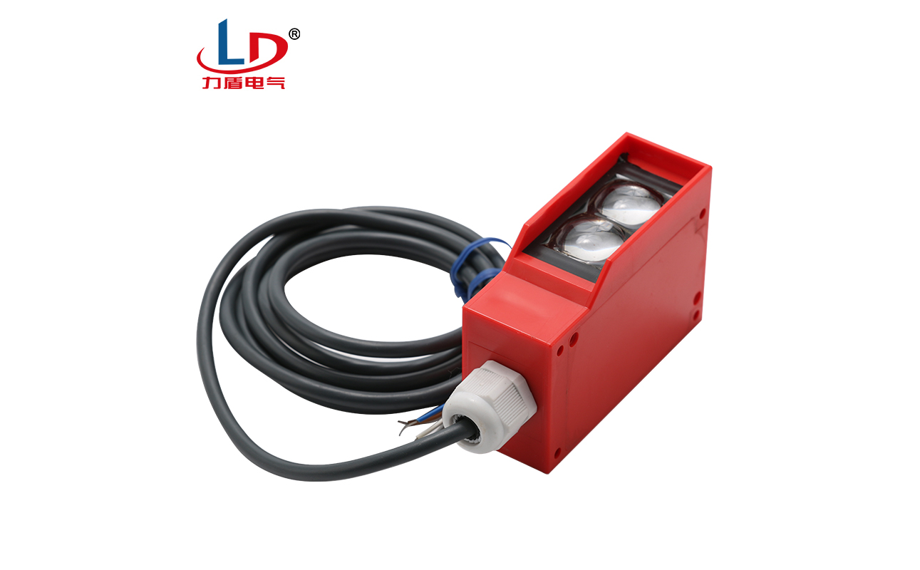 E3K100-7M 光电开关