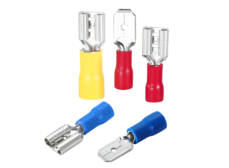 Male and female type insulated terminals
