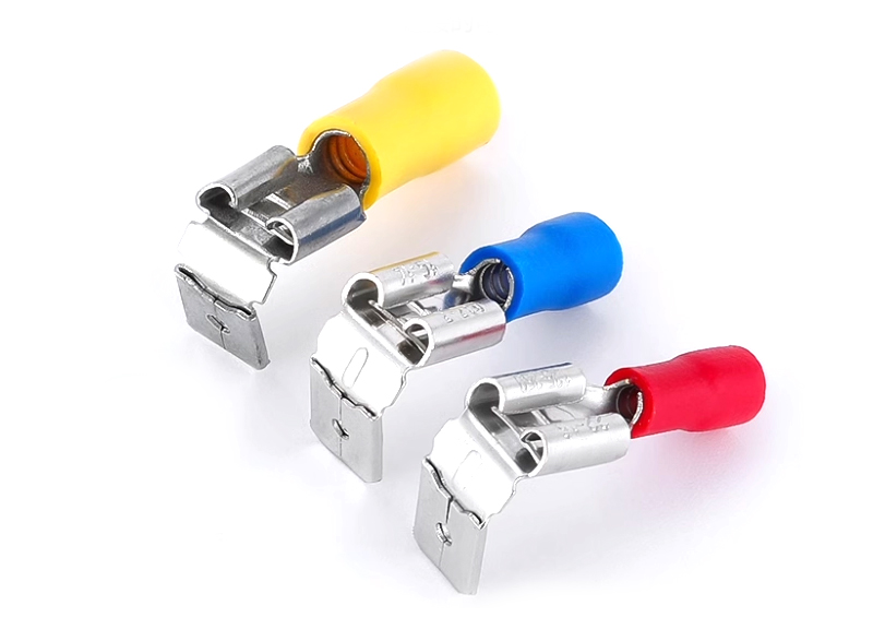 Shoulder-back type insulating terminal